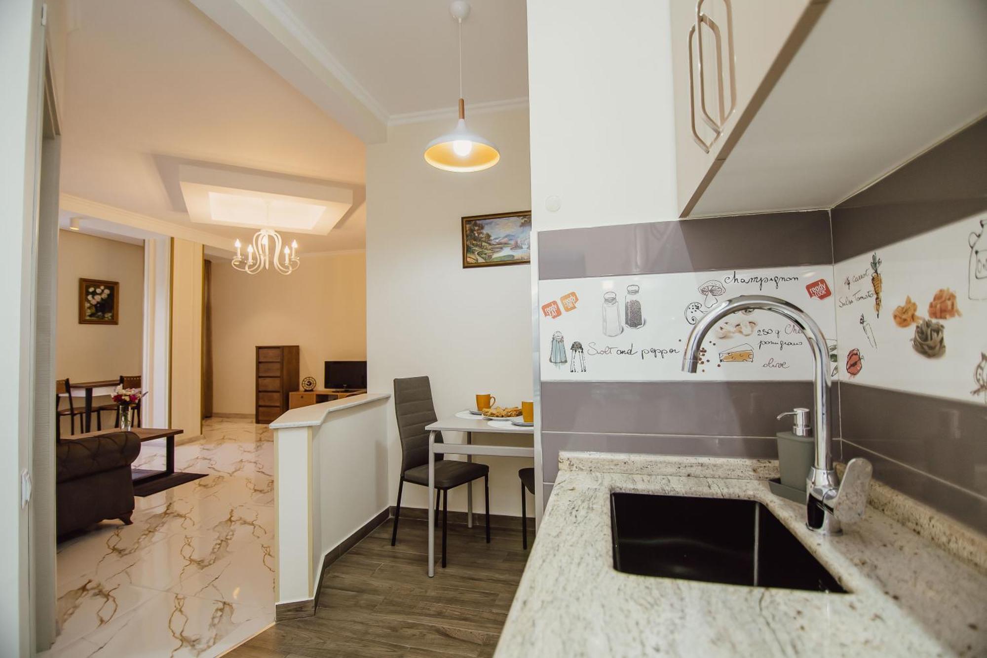 Ekaterine'S Apartments Batumi Esterno foto