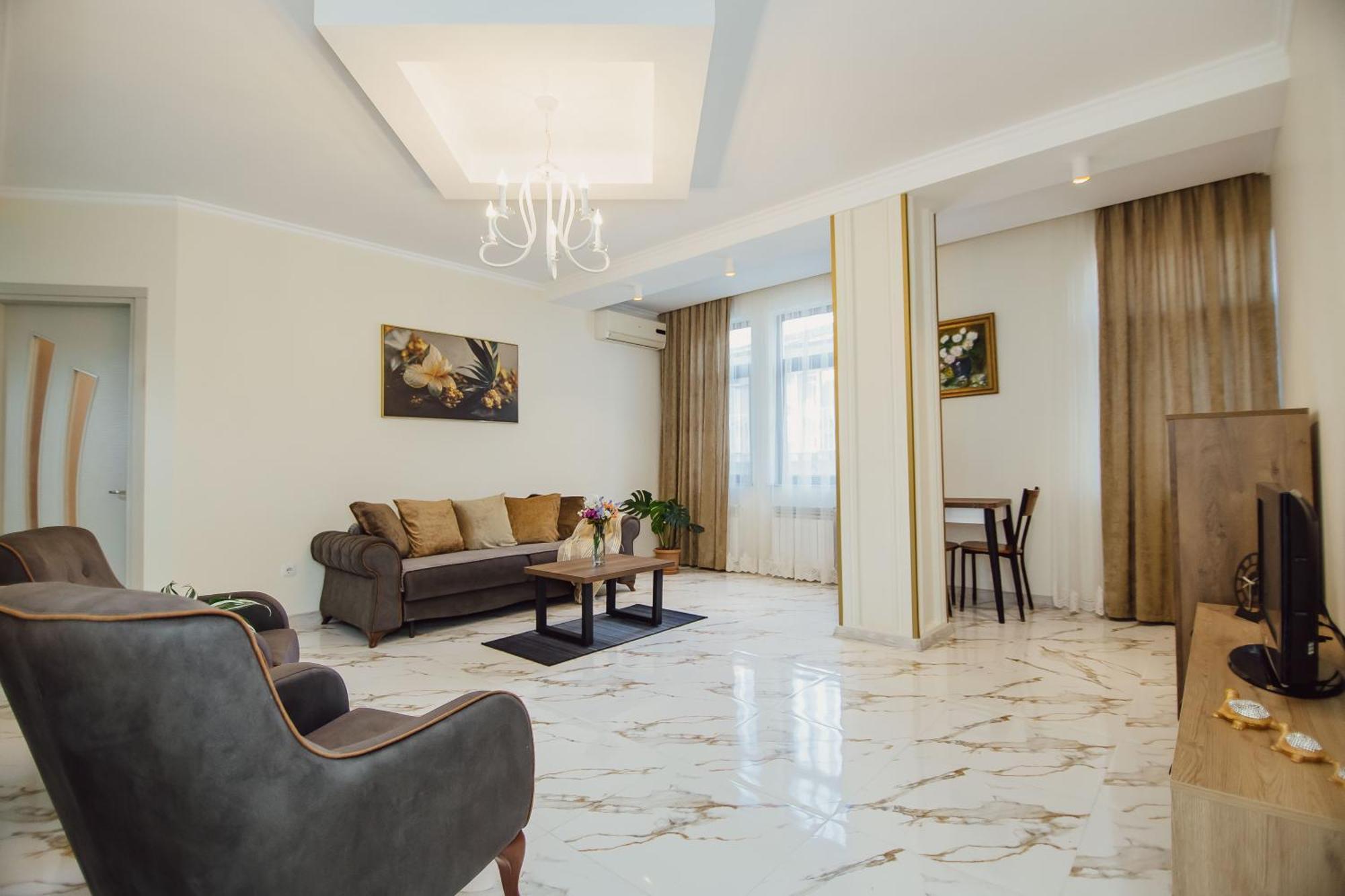 Ekaterine'S Apartments Batumi Esterno foto